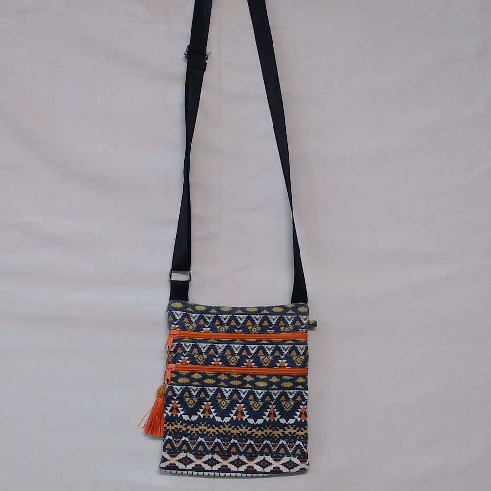 Cross Body Bag Aztec Design Adjustable Strap 3 Compartments Gender-Neutral EUC